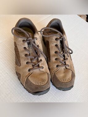 Columbia Women's size 9 Trail Trekker Hiking Lace Up Shoes Tan Suede